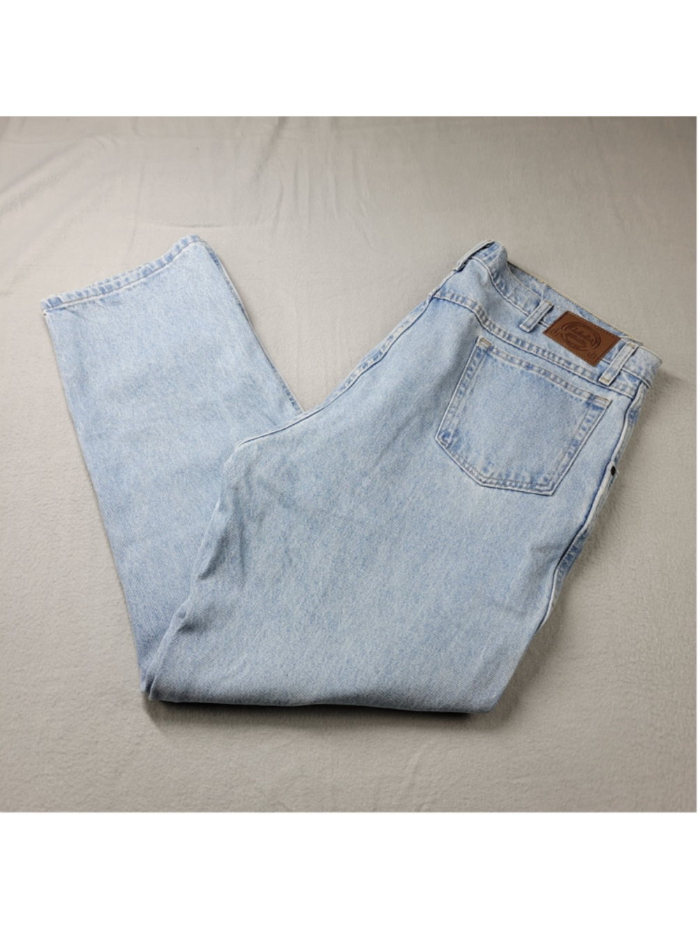 Cabela's Jeans Mens Size 42X32 Blue Denim Light Wash Relaxed Straight Cotton